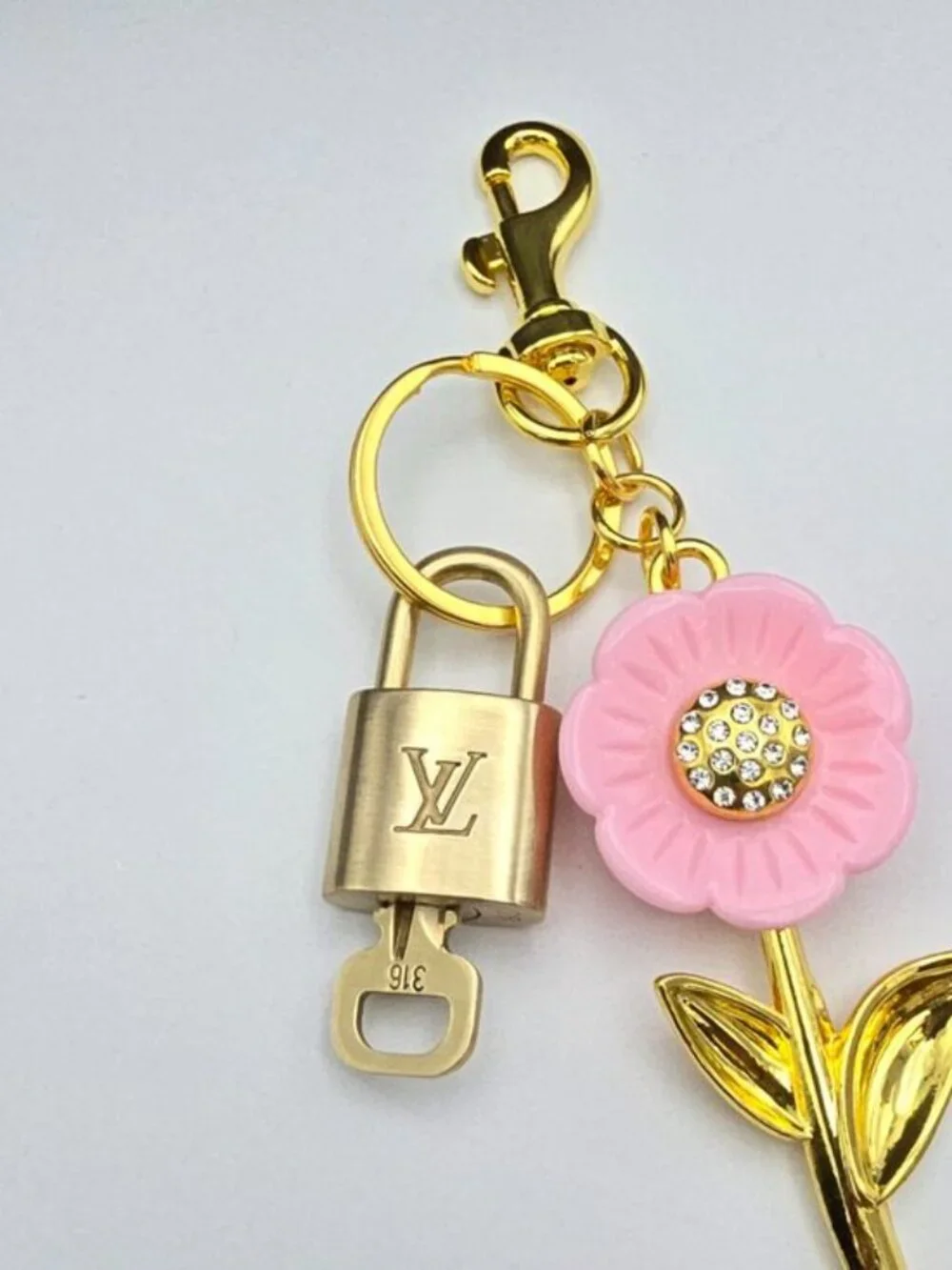 Authentic LV Louis Vuitton Gold Lock & Key 🔑 Unbranded Flower Keychain Charm